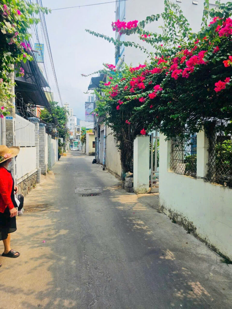 Bán Nhà + Dãy Trọ Gần Biển Hòn Chồng, Nha Trang – Giá 15 Tỷ