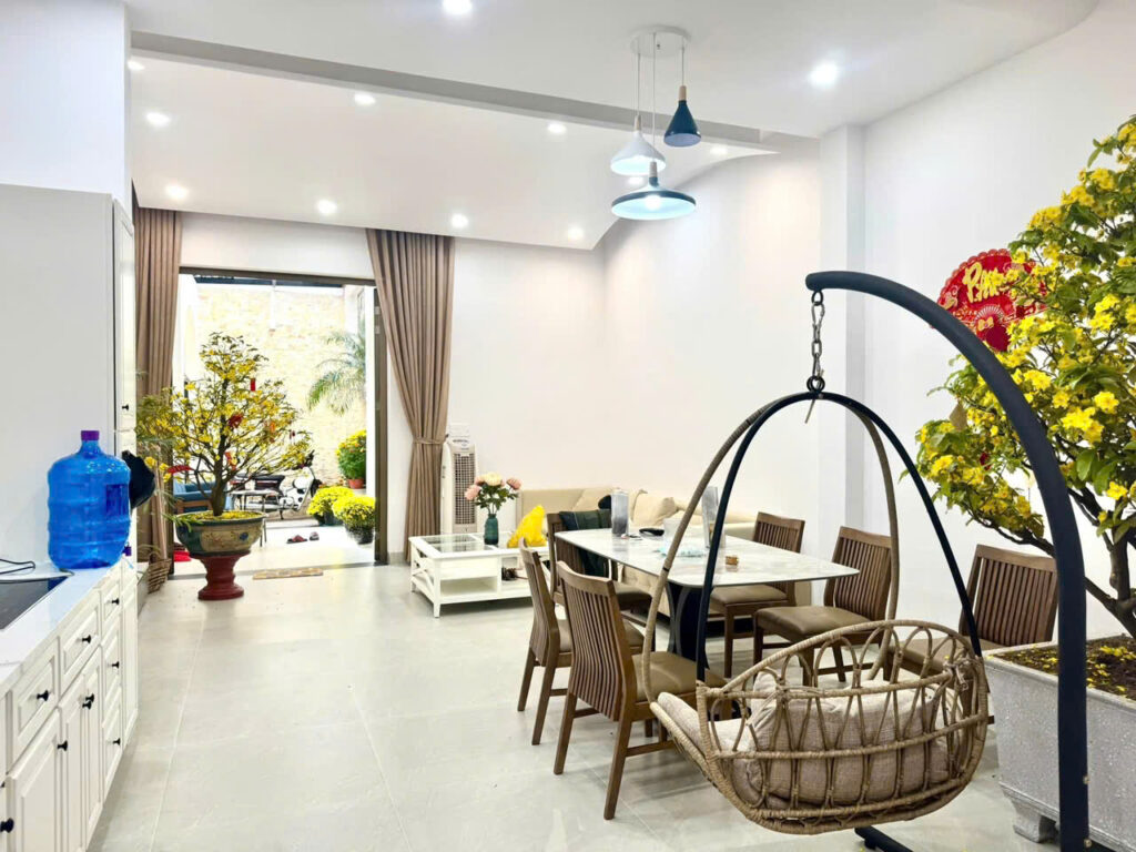 BÁN NHÀ 5 TẦNG HẺM HÙNG VƯƠNG - TRÁI TIM TRUNG TÂM NHA TRANG Giá 26 Tỷ