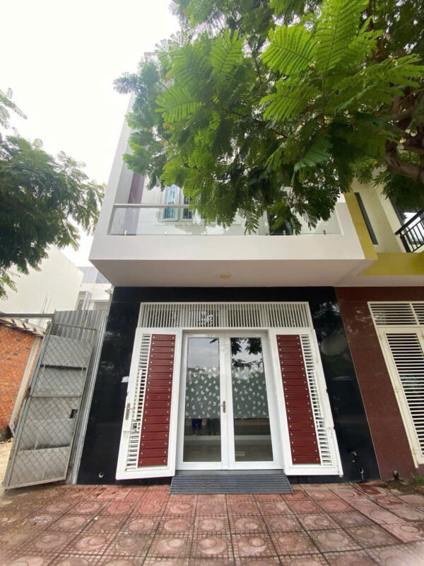 Bán Nhà KĐT Hà Quang 1 (Nha Trang) Đối Diện Công Viên – 3 Tầng+Tum, Full Nội Thất, 4PN – Giá 8.2 Tỷ (Sổ Hoàn Công)