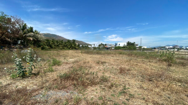 Bán Đất TMDV 1800m2 - Tây Nha Trang (Vĩnh Trung cũ) - Giá 11 Triệu/m2