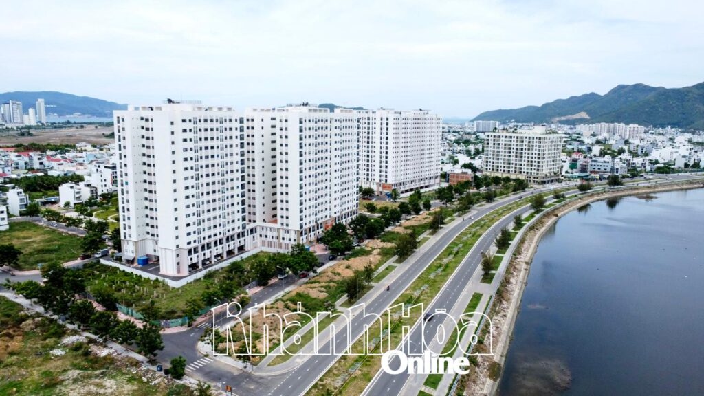 Các khối chung cư xã hội tại Khu đô thị mới Lê Hồng Phong I, phường Nam Nha Trang. Ảnh: VĂN KỲ
