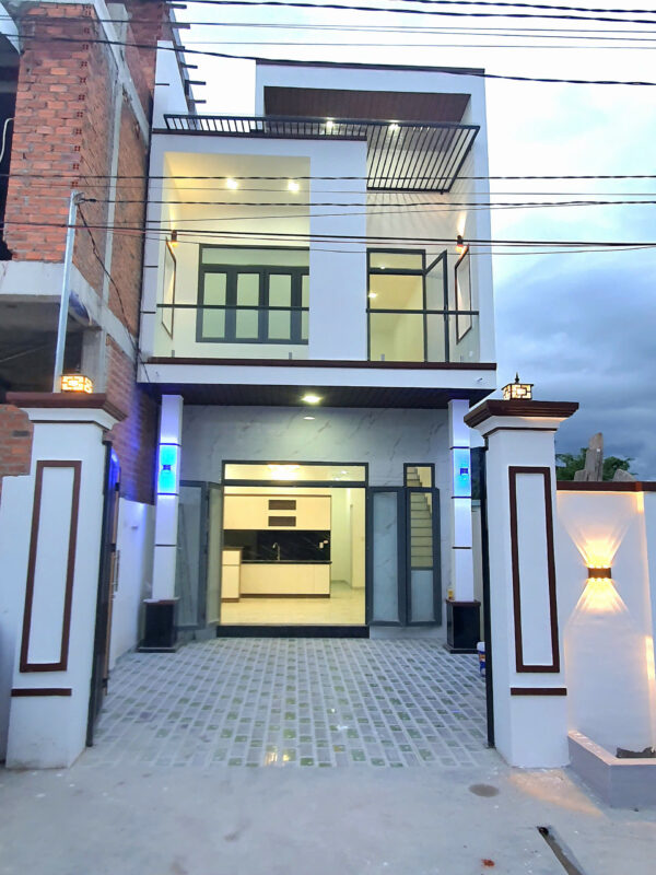 Bán Nhà Phố 2 Tầng Sang Trọng - Giá 1 Tỷ 950 - Suối Hiệp Gần Nha Trang - Đường 8M Thông - Hình ảnh 1