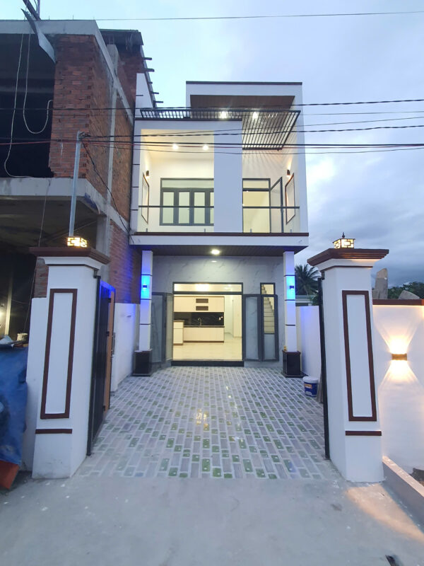 Bán Nhà Phố 2 Tầng Sang Trọng - Giá 1 Tỷ 950 - Suối Hiệp Gần Nha Trang - Đường 8M Thông - Hình ảnh 2