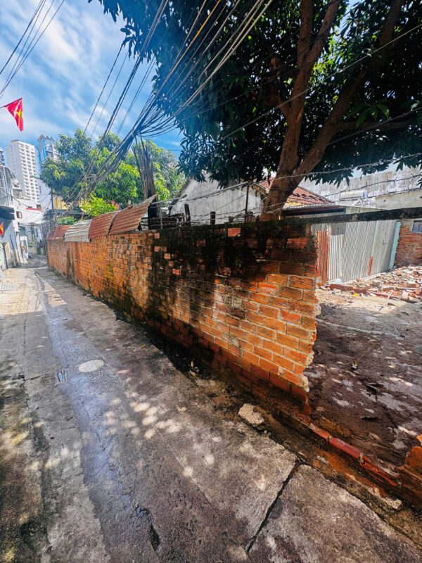 BÁN ĐẤT HẺM HOÀNG DIỆU NHA TRANG - CÁCH BIỂN 100M, KÈM GPXD 4 TẦNG - Hình ảnh 3