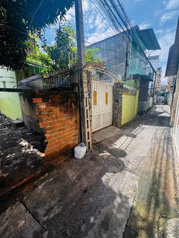 BÁN ĐẤT HẺM HOÀNG DIỆU NHA TRANG - CÁCH BIỂN 100M, KÈM GPXD 4 TẦNG - Hình ảnh 2