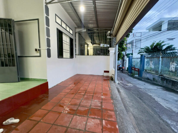 Bán Nhà Đẹp Gần Biển Phạm Văn Đồng Nha Trang - Sân Ô Tô Rộng Rãi - 4,3 tỷ - Hình ảnh 2