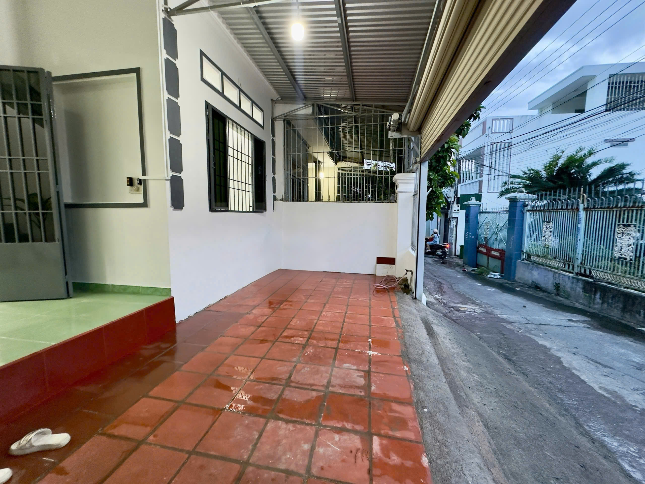 Bán Nhà Đẹp Gần Biển Phạm Văn Đồng Nha Trang - Sân Ô Tô Rộng Rãi - 4,3 tỷ - Hình ảnh 2