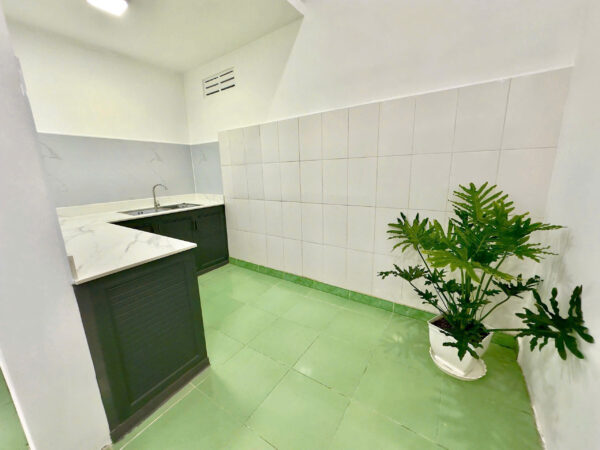 Bán Nhà Đẹp Gần Biển Phạm Văn Đồng Nha Trang - Sân Ô Tô Rộng Rãi - 4,3 tỷ - Hình ảnh 5