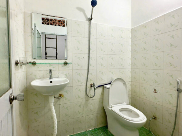 Bán Nhà Đẹp Gần Biển Phạm Văn Đồng Nha Trang - Sân Ô Tô Rộng Rãi - 4,3 tỷ - Hình ảnh 3