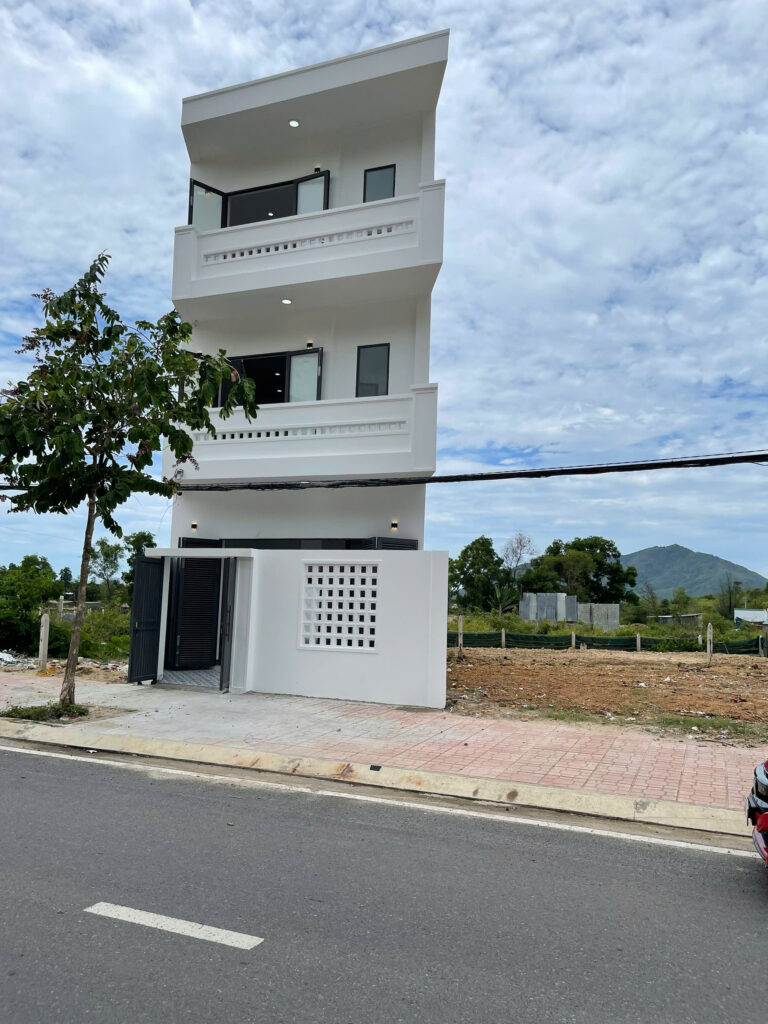 Bán Nhà 3 Tầng Hiện Đại Mặt Tiền Tỉnh Lộ 3, Khu Đất Lành Nha Trang