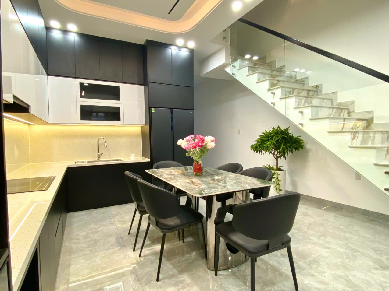Bán Nhà 3 Tầng Cao Cấp Tại Diên Khánh: Full Nội Thất, Sân Vườn Rộng - Ảnh 9