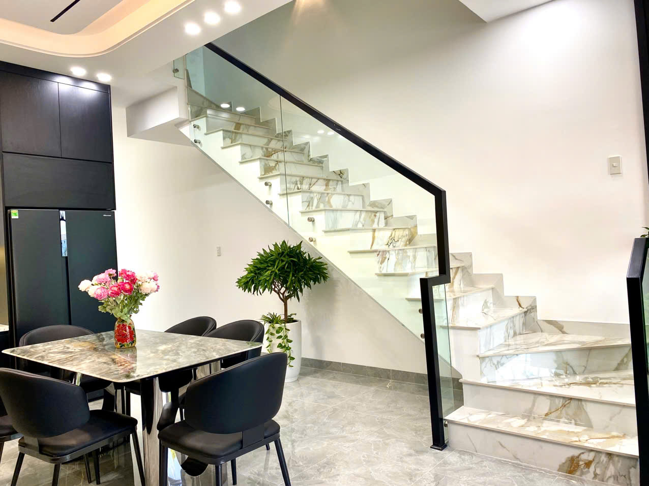 Bán Nhà 3 Tầng Cao Cấp Tại Diên Khánh: Full Nội Thất, Sân Vườn Rộng - Ảnh 4